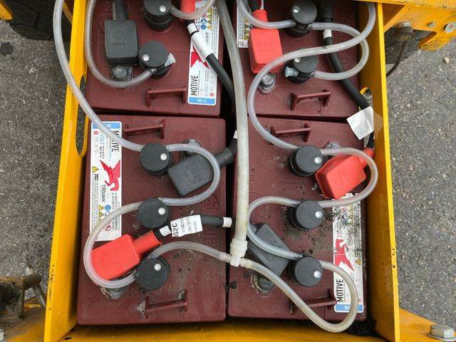 haulotte-compact-8-scheren404624167_10.jpg