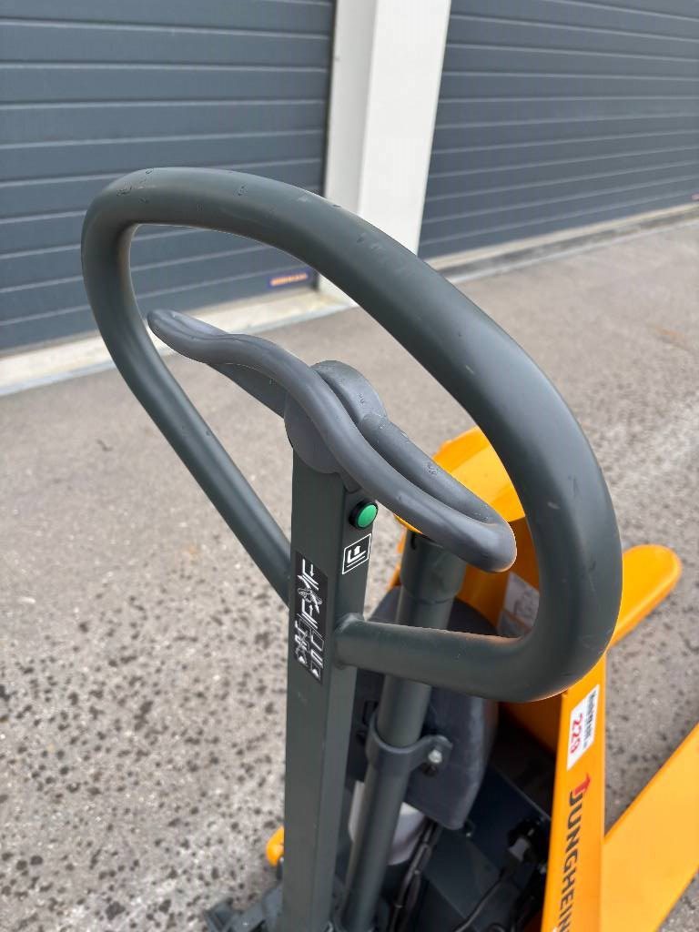 jungheinrich-scherenhubwagen-a090f9e63.jpg