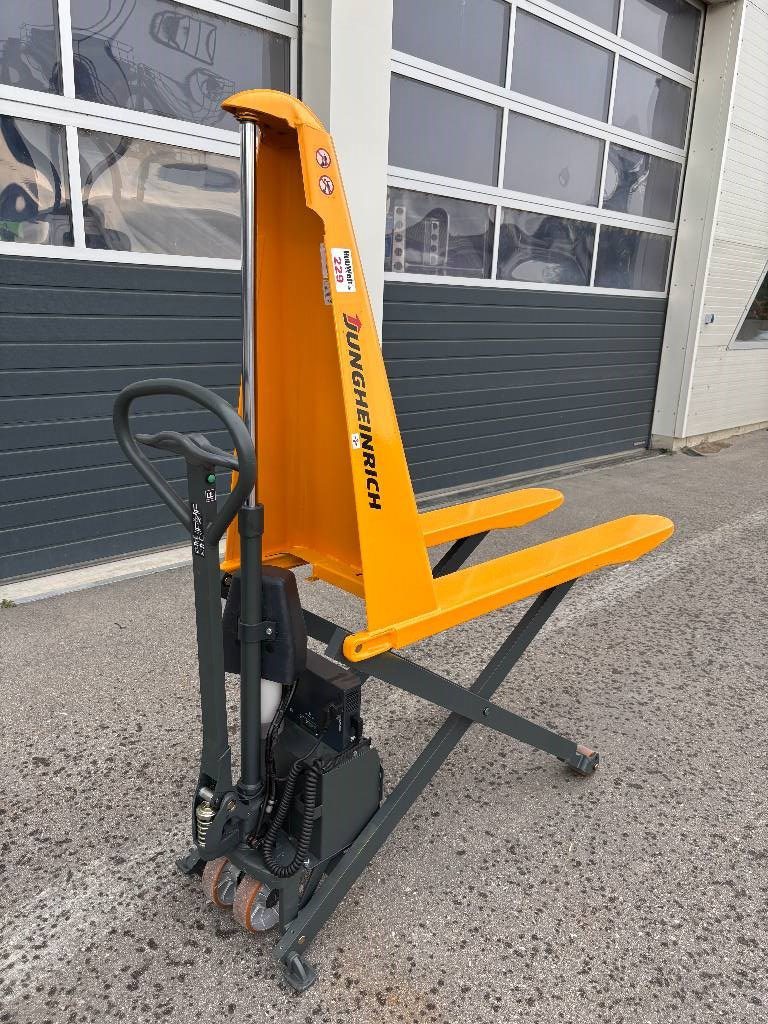 jungheinrich-scherenhubwagen-a0d5f42b7.jpg