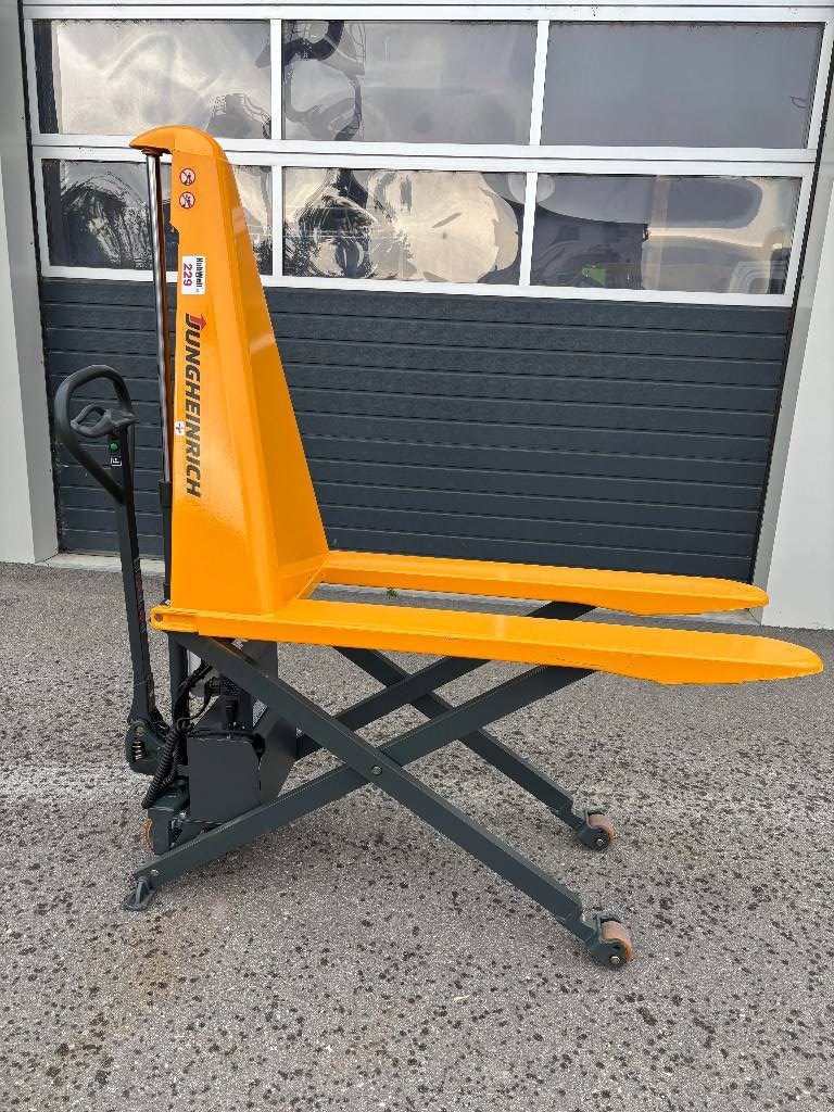 jungheinrich-scherenhubwagen-a8a40c160.jpg