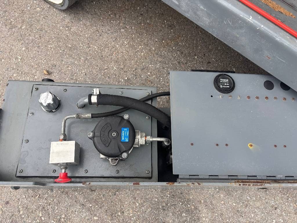 SkyJack SJ 4626 10m Scherenarbeitsbühne