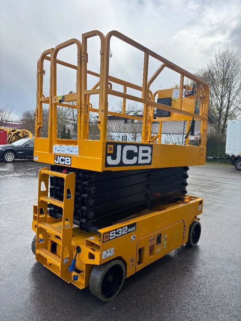 jcb-s3246e-11-70m-scherenarbei1c53b6b6.jpg