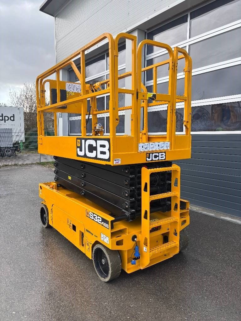 jcb-s3246e-11-70m-scherenarbei908445a6.jpg