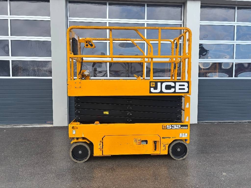 jcb-s3246e-11-70m-scherenarbeibeff9190.jpg