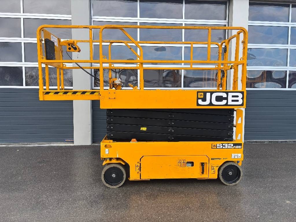 jcb-s3246e-11-70m-scherenarbeie41a16e1.jpg