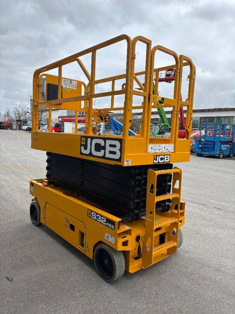 jcb-s3246e-11-70m-scherenarbei053c332d.jpg