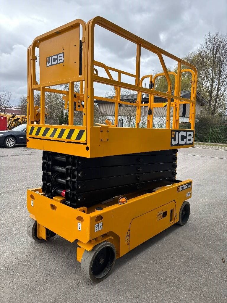 jcb-s3246e-11-70m-scherenarbei99b7c8c8.jpg