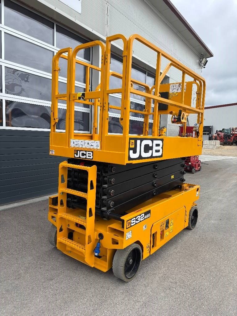 jcb-s3246e-11-70m-scherenarbeif59015f3.jpg